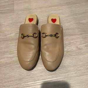 Womens tan gold buckle loafer mule. Size 37 or 6.5